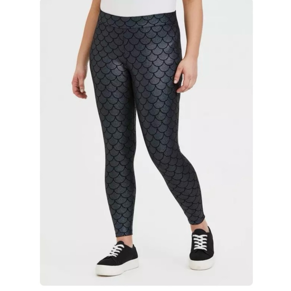 Torrid Black And Gray Scale Pattern Leggings - image 1